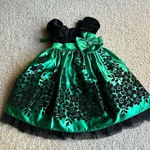 BEAUTIFUL BLACK AND GREEN HOLIDAY DRESS